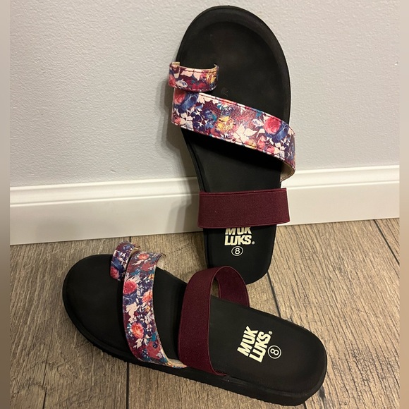 Nearly New Muk Luks Sandals - Picture 2 of 10
